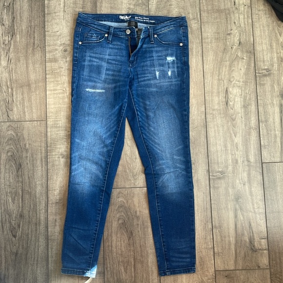 Like new Mossimo denim, mid rise, skinny jeans - Picture 2 of 4